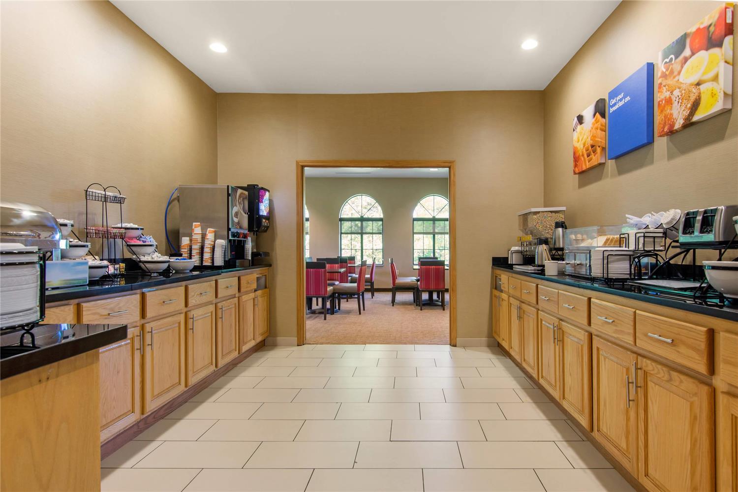 Comfort Inn & Suites Cooperstown / Milford 8/12