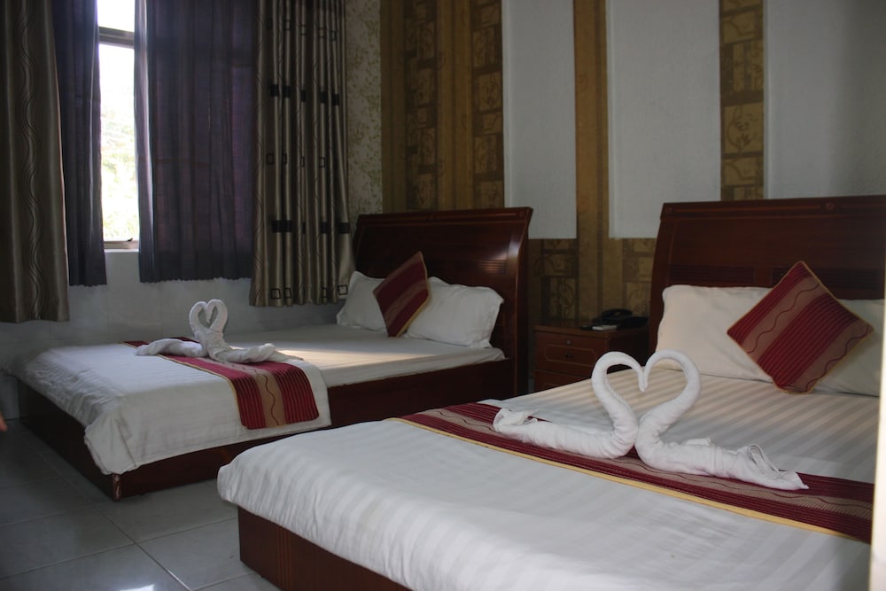 Yoko Airport Saigon Hotel 10/65