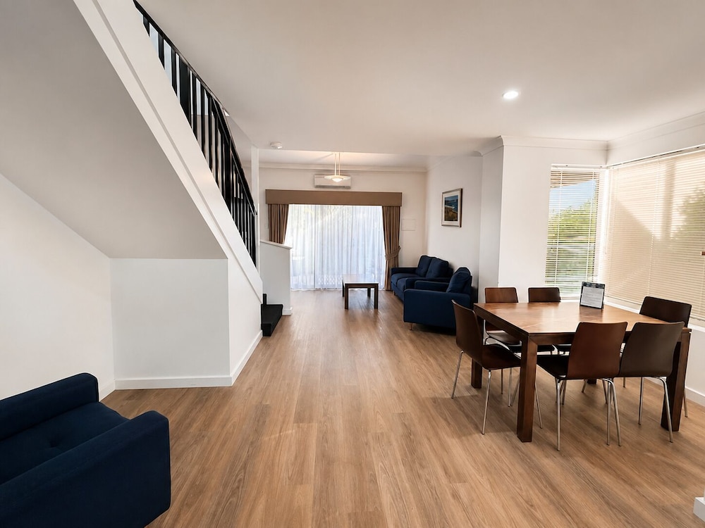 Mercure Bunbury Sanctuary Golf Resort 48/72