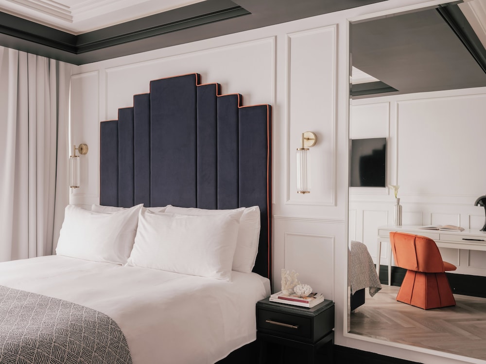 Extra, Deluxe, Queen Bed