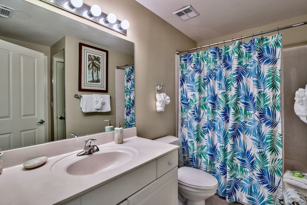 Celadon: Unit 102 by Forehand Rentals 10/37