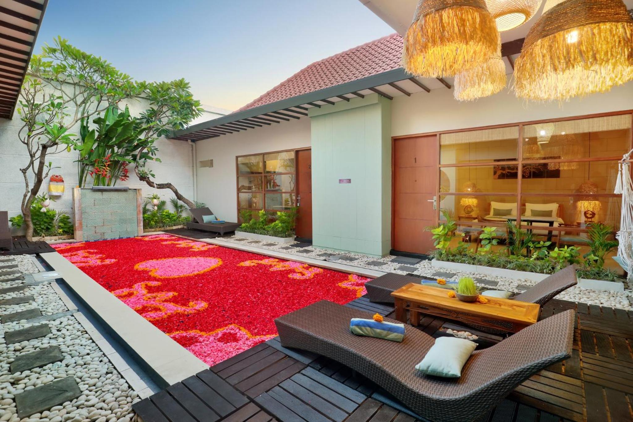 THE VIE VILLA 7/35