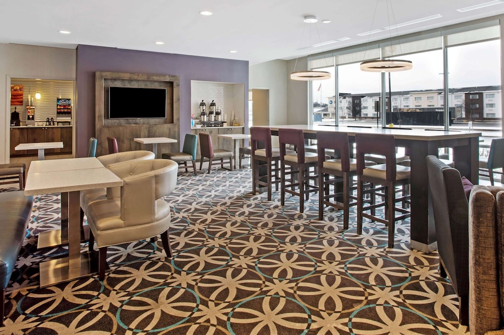 La Quinta Inn Suites By Wyndham York 38/53