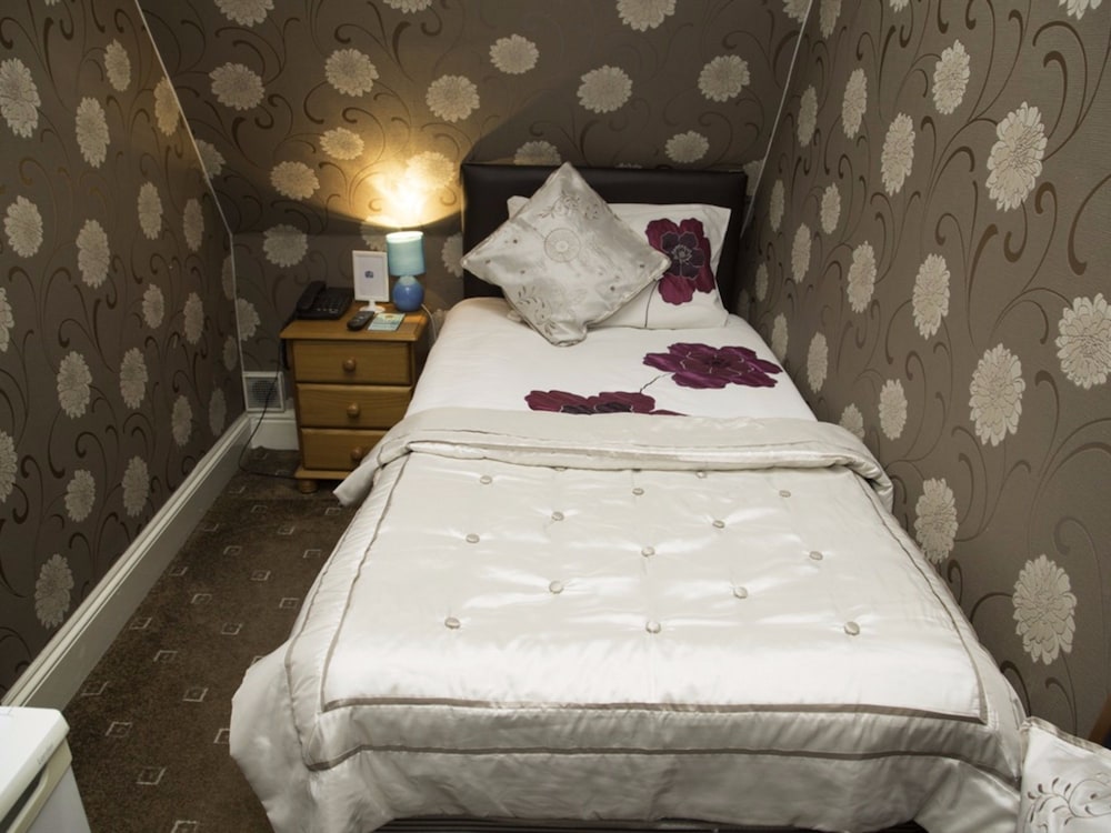Ashfield Hotel 42/55