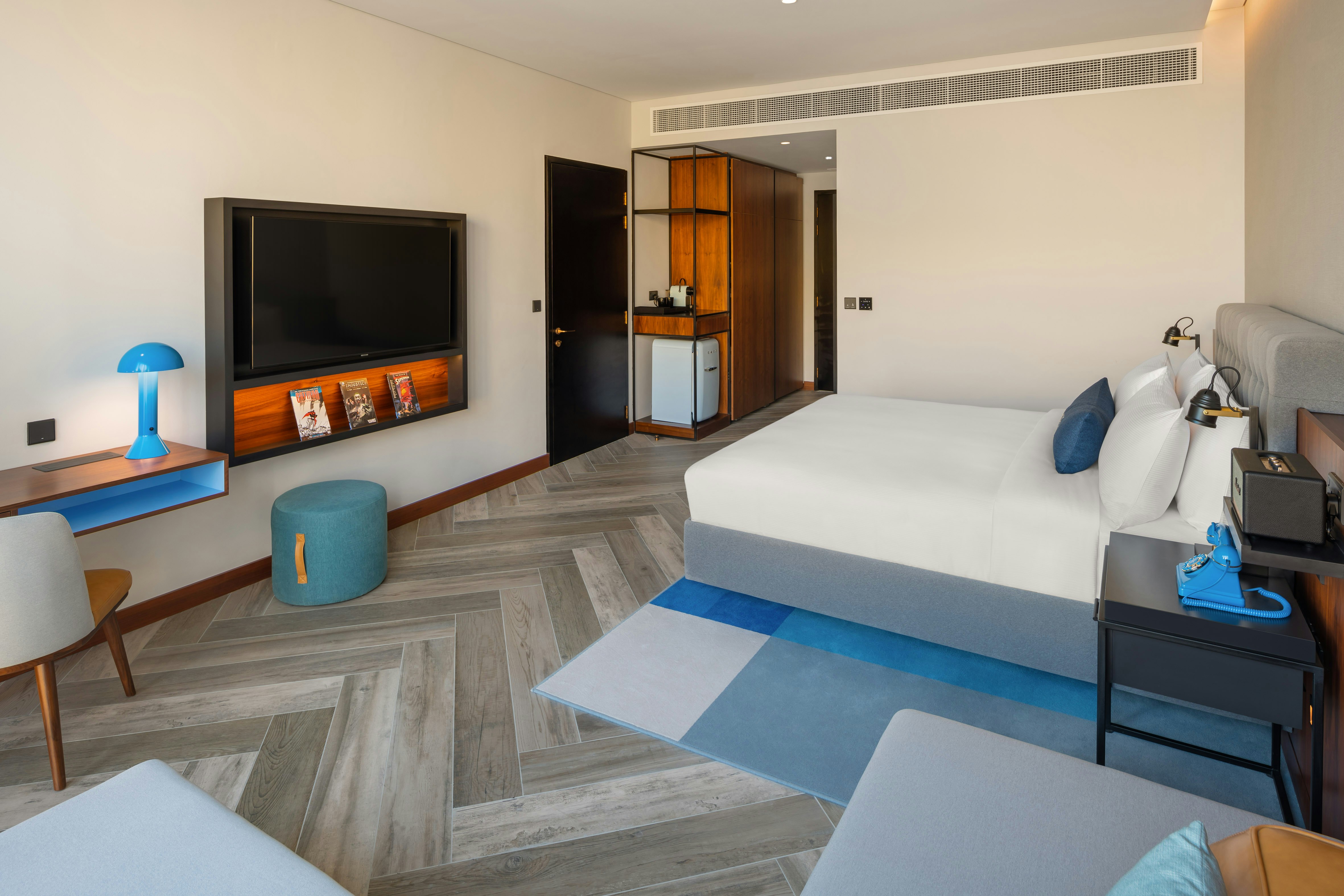 King Directors Room with Yas Theme Park Access، The WB Abu Dhabi, Curio Collection by Hilton 10/10
