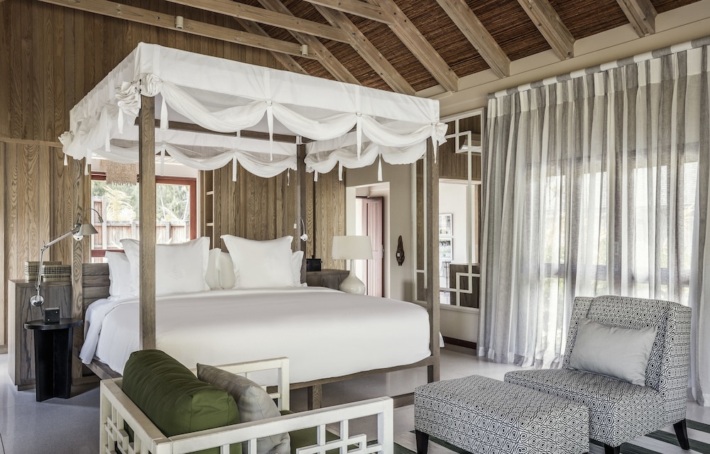 FOUR SEASONS RESORT SEYCHELLES AT DESROCHES ISLAND 11/58