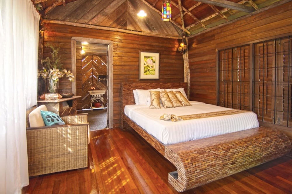 2 BEDROOMS, TRADITIONAL, VILLA