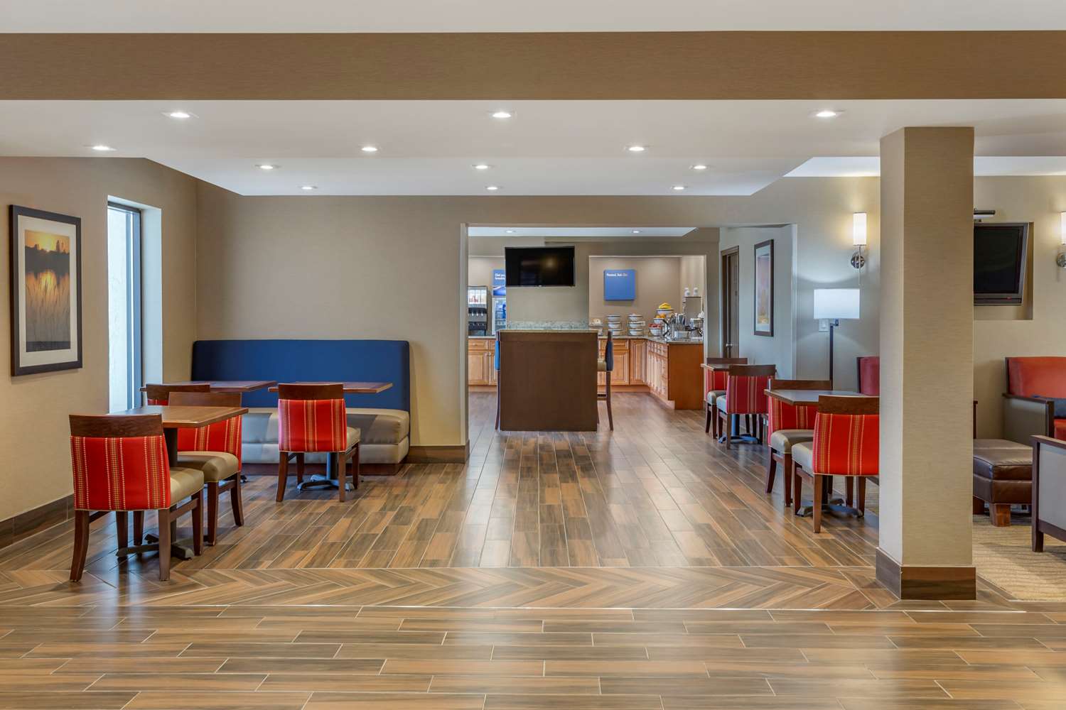 Best Western Rochelle Inn & Suites near DeKalb 21/33