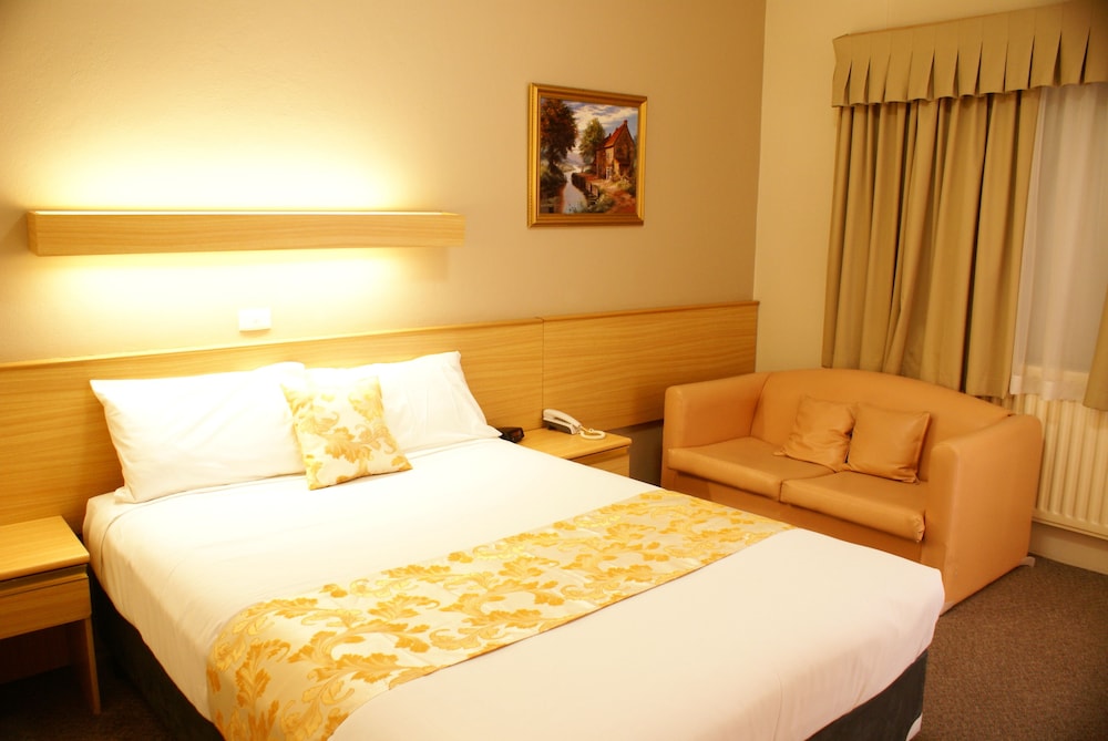 Country Lodge Motor Inn 10/50