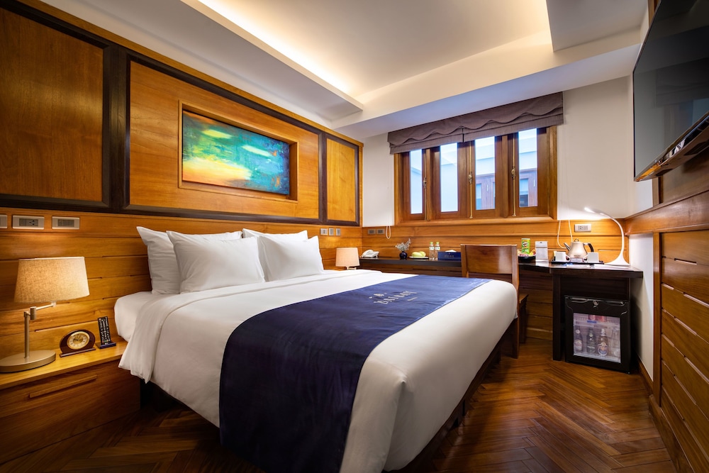 SUPERIOR, KING BED