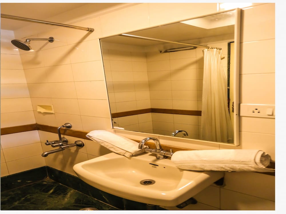 Oyo 9225 Hotel Lotus 19/20