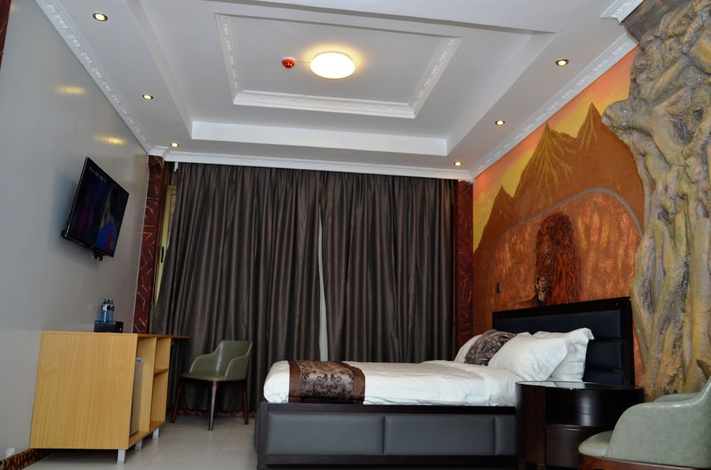 Lagos Hotel 8/27