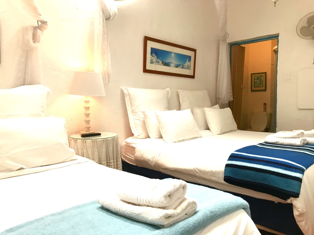 Athenian Villa 7/50
