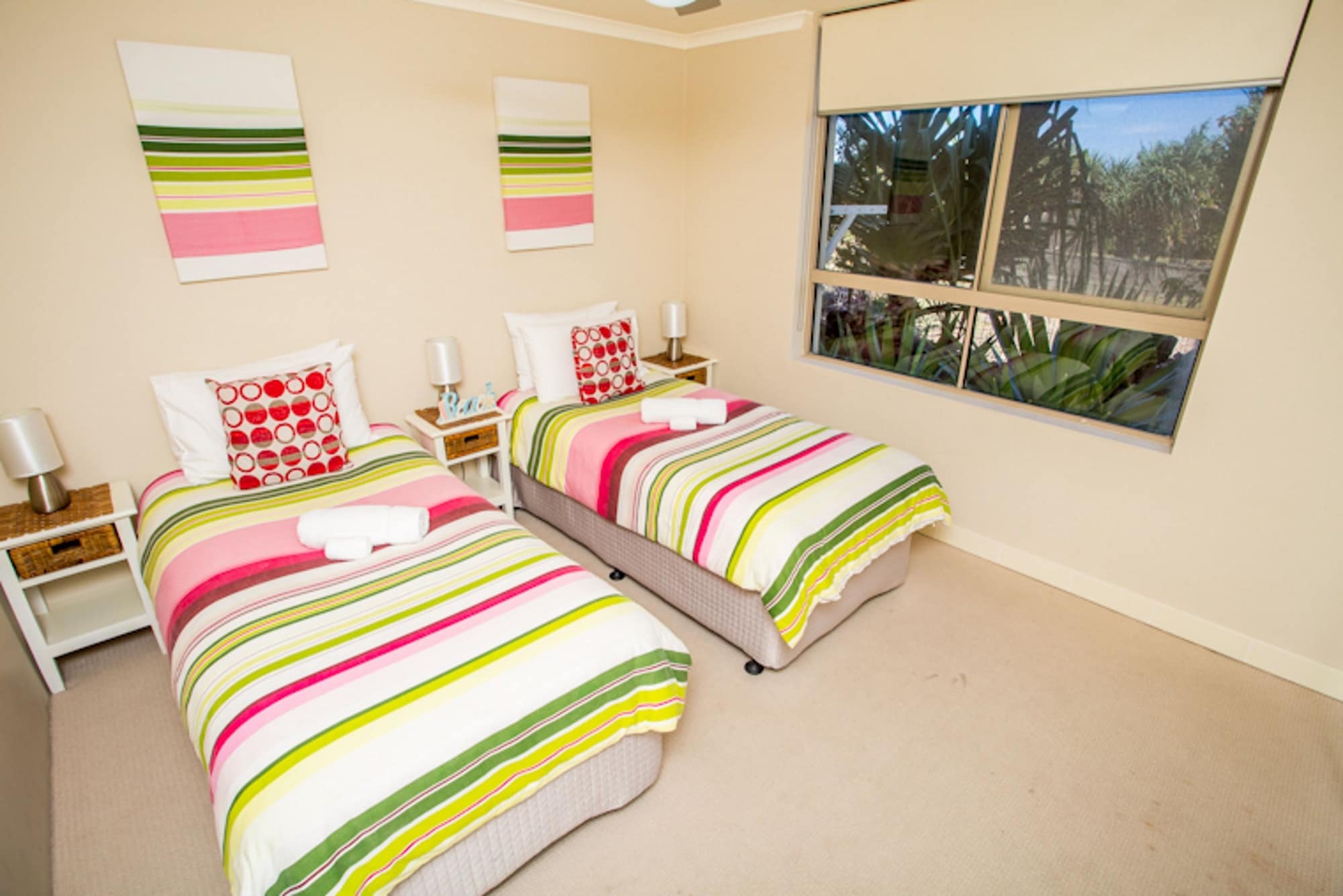 2 BEDROOMS, APARTMENT, BEACH FRONT