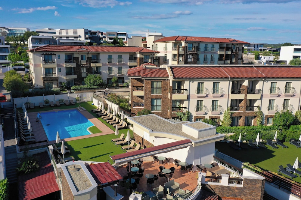 Blue Waves Resort in MALINSKA-DUBASNICA
