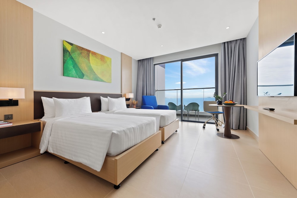 The Empyrean Cam Ranh Beach Resort 26/57