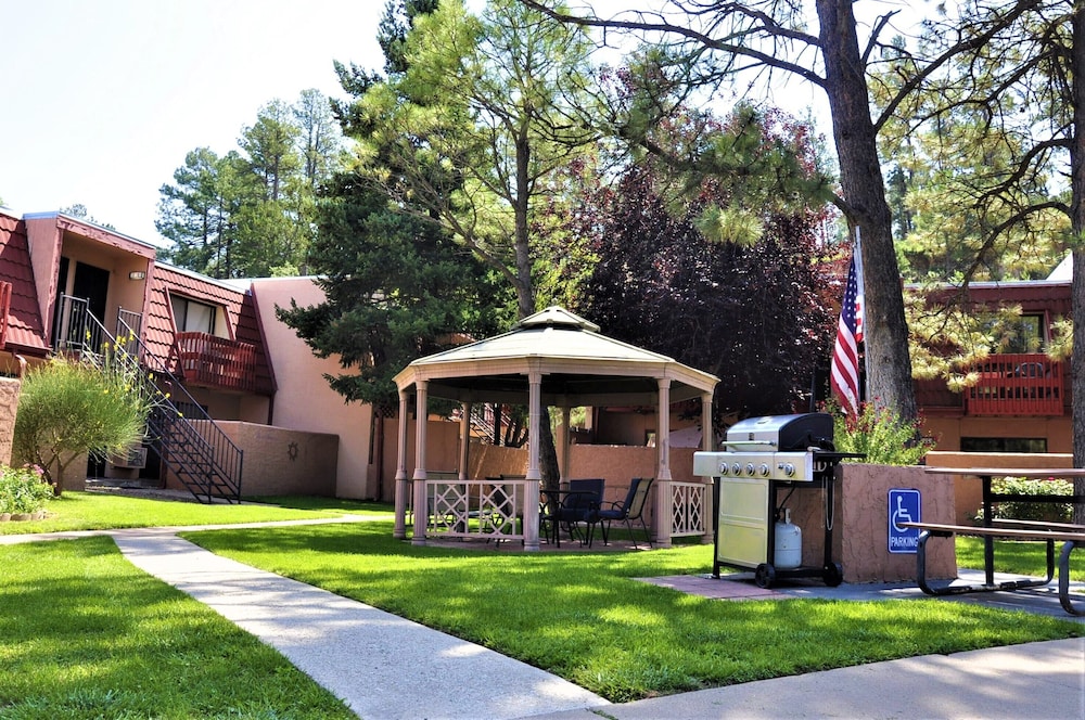 Pinecliff Village Resort 61/69