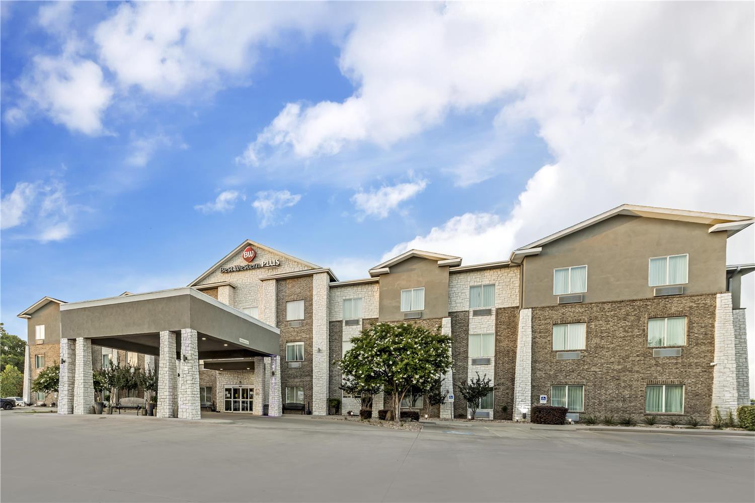 Best Western Plus Sand Bass Inn & Suites 4/52