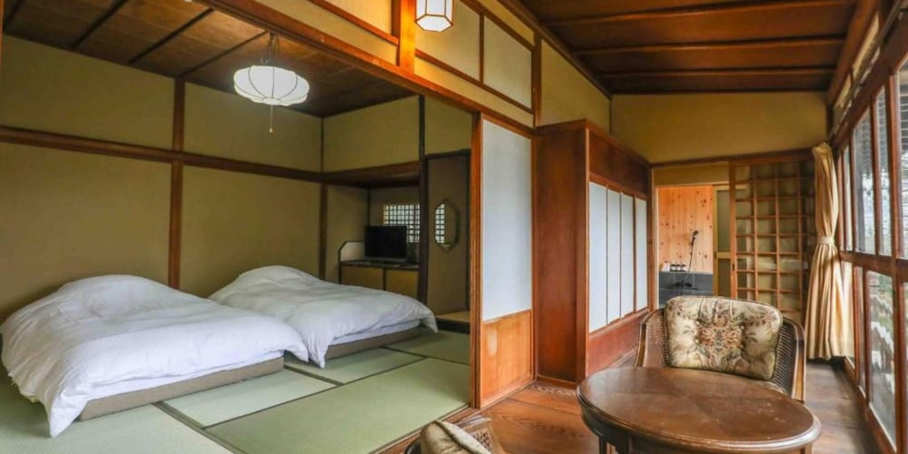 JAPANESE, TWIN BEDS