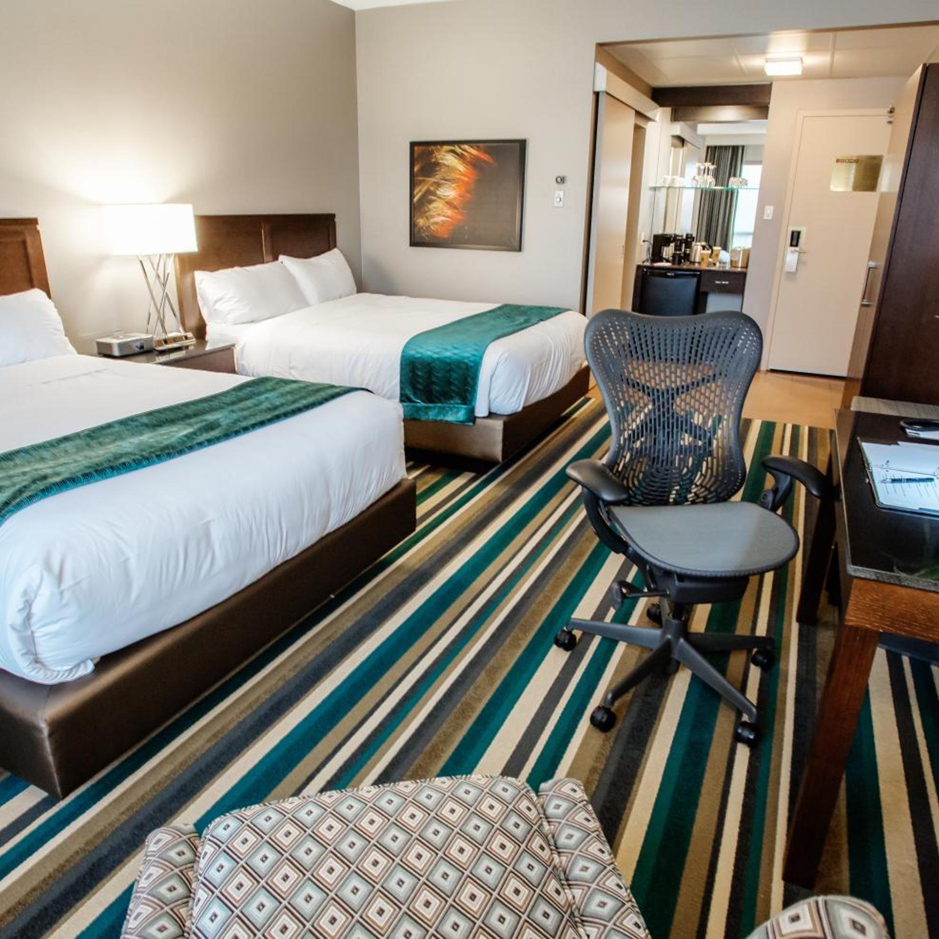 Signature, King Bed, 2 Queen Beds