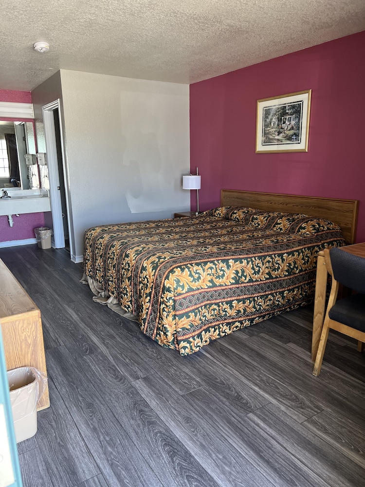 Country Inn Motel 5/45