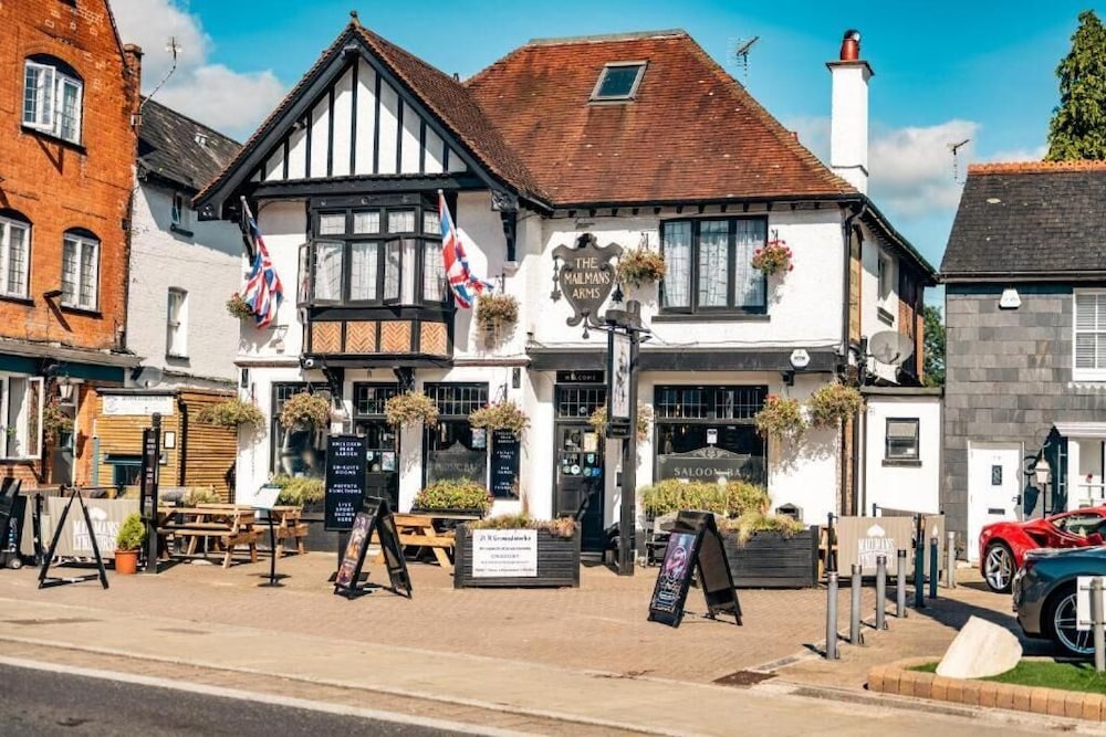 The Stag Hotel 4/50