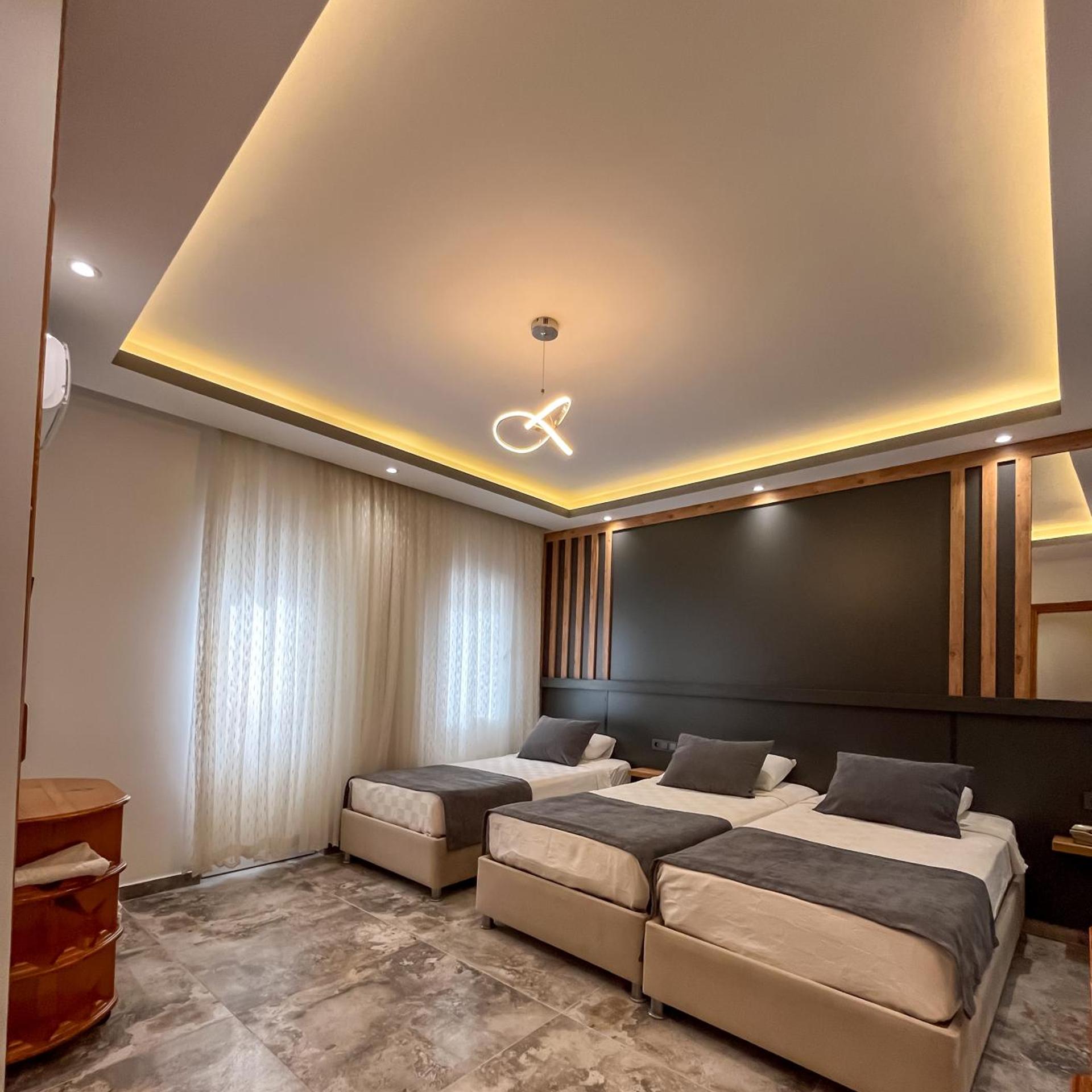 Rain Hotel 40/50
