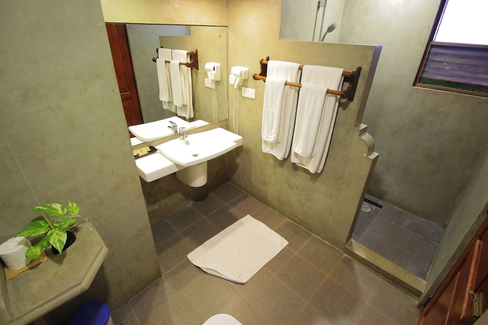Dickwella Resort and Spa 50/50
