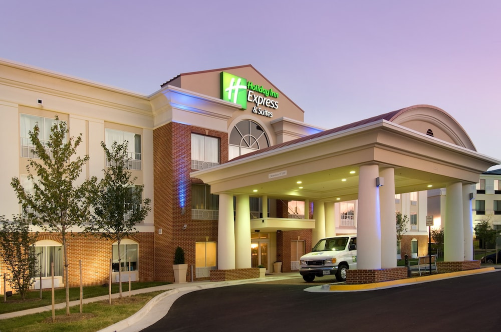 Holiday Inn Express Suites Alexandria Fort Belvoir 1/73