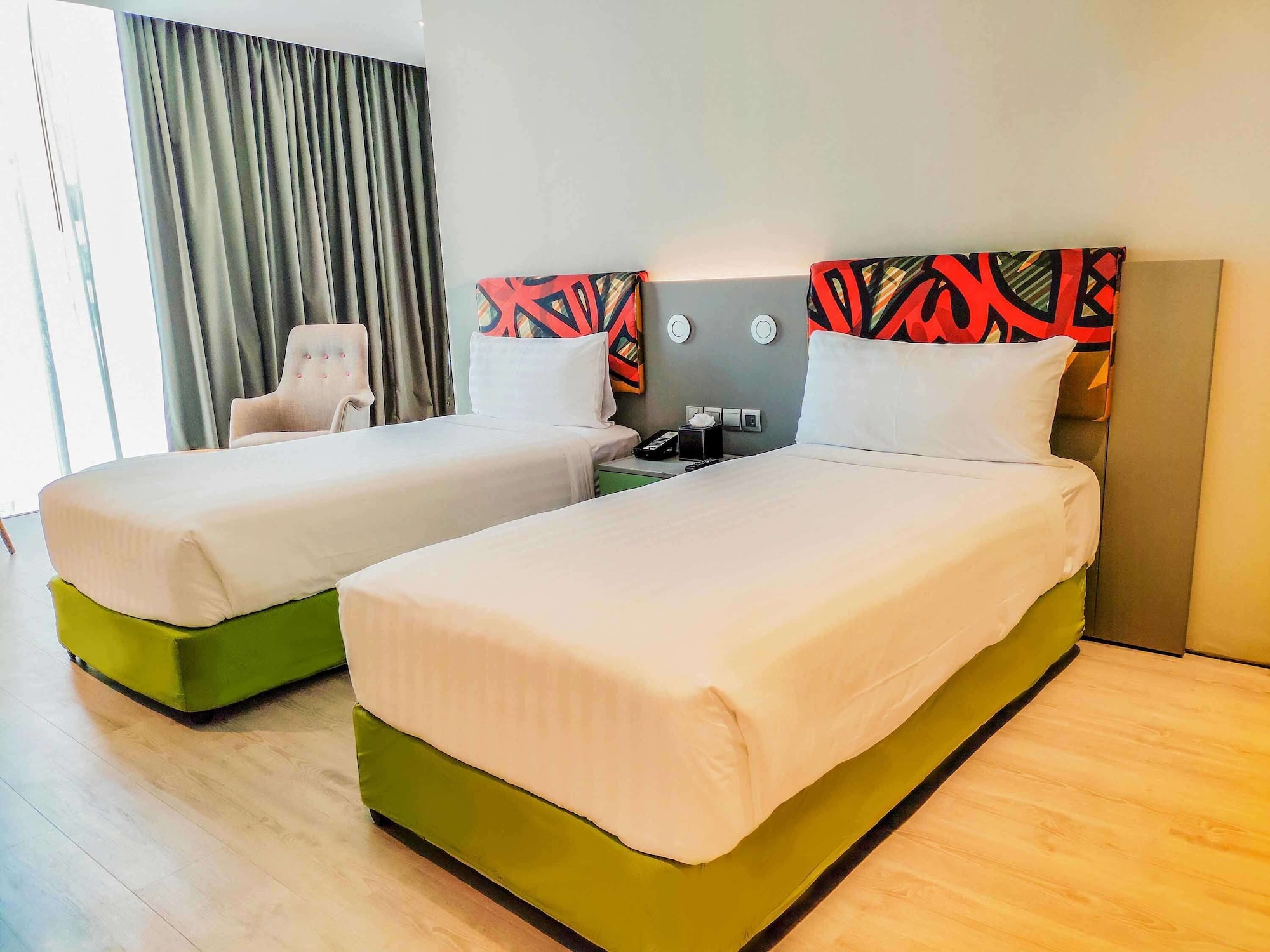 Standard, Twin Beds, City Side