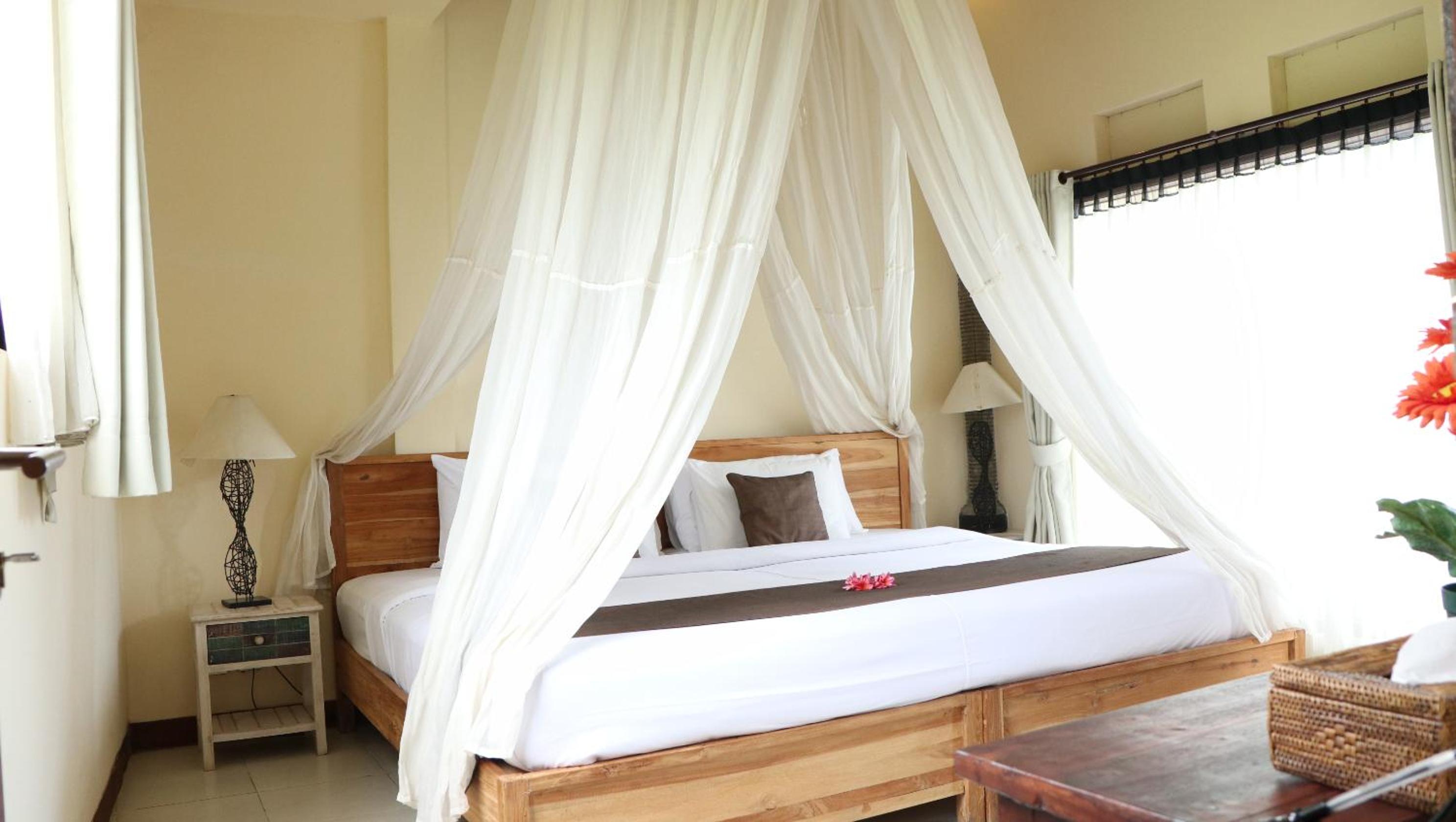 فيلا ديلوكس بسرير كينج بإطلالة على الحديقة، Villa Jj And Spa Ubud 10/10