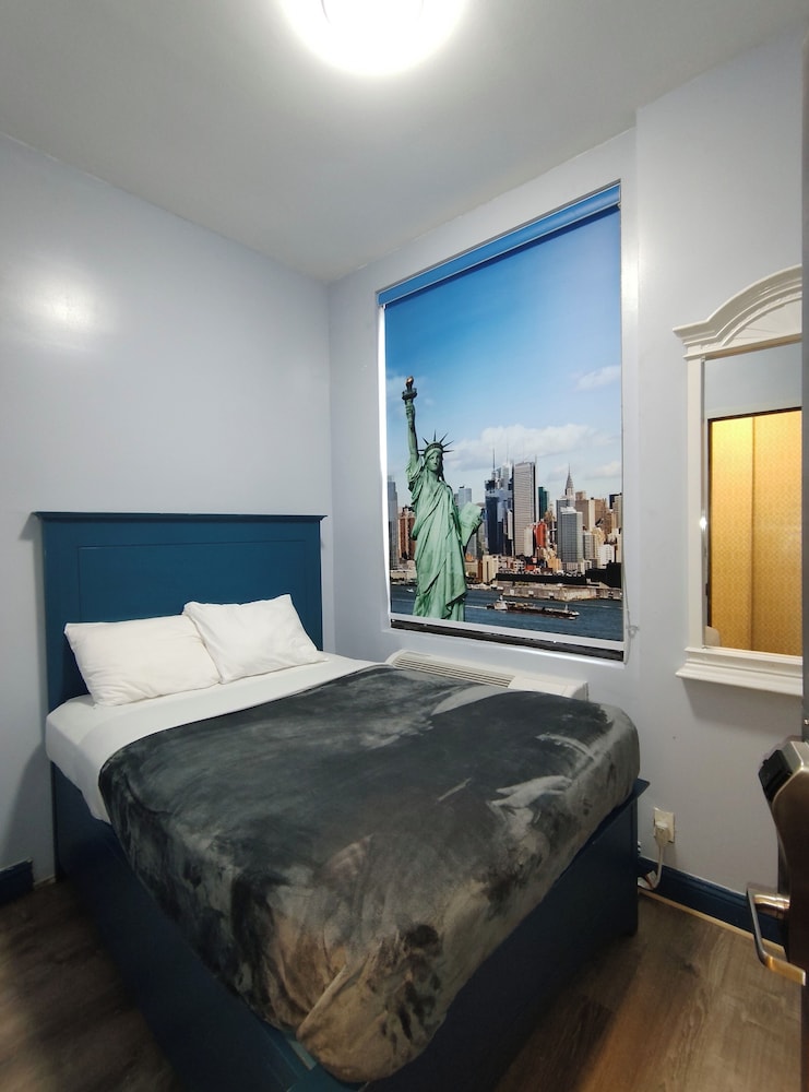 ROOM, DOUBLE BED