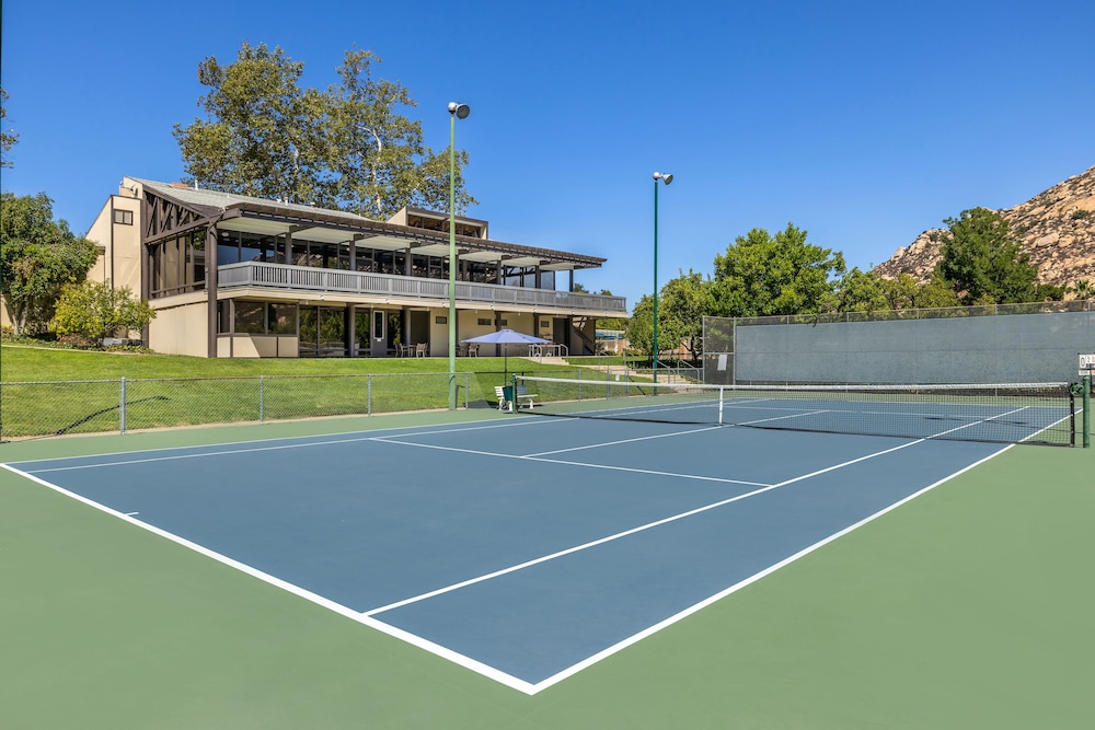 Riviera Oaks Resort & Racquet Club 40/76