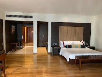 The Lalit Great Eastern Kolkata 16/65