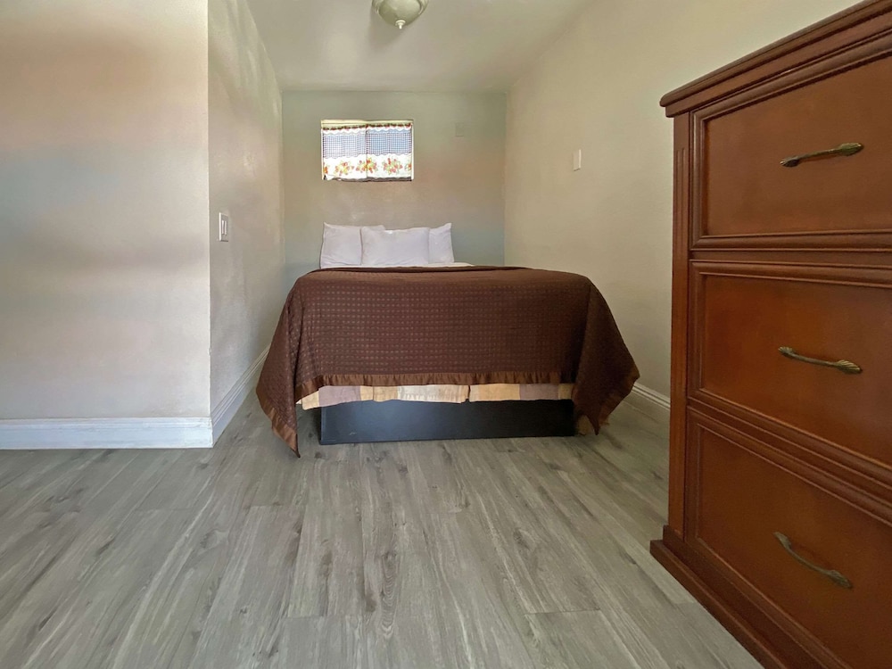 Rodeway Inn Ventura Midtown 30/48