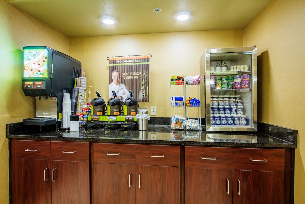 Cobblestone Inn Suites Corry Pa 55/70
