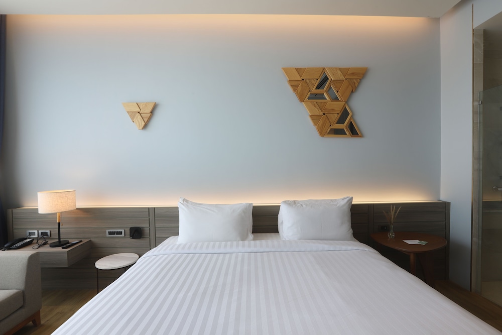 The Signature Hotel Airport 12/50