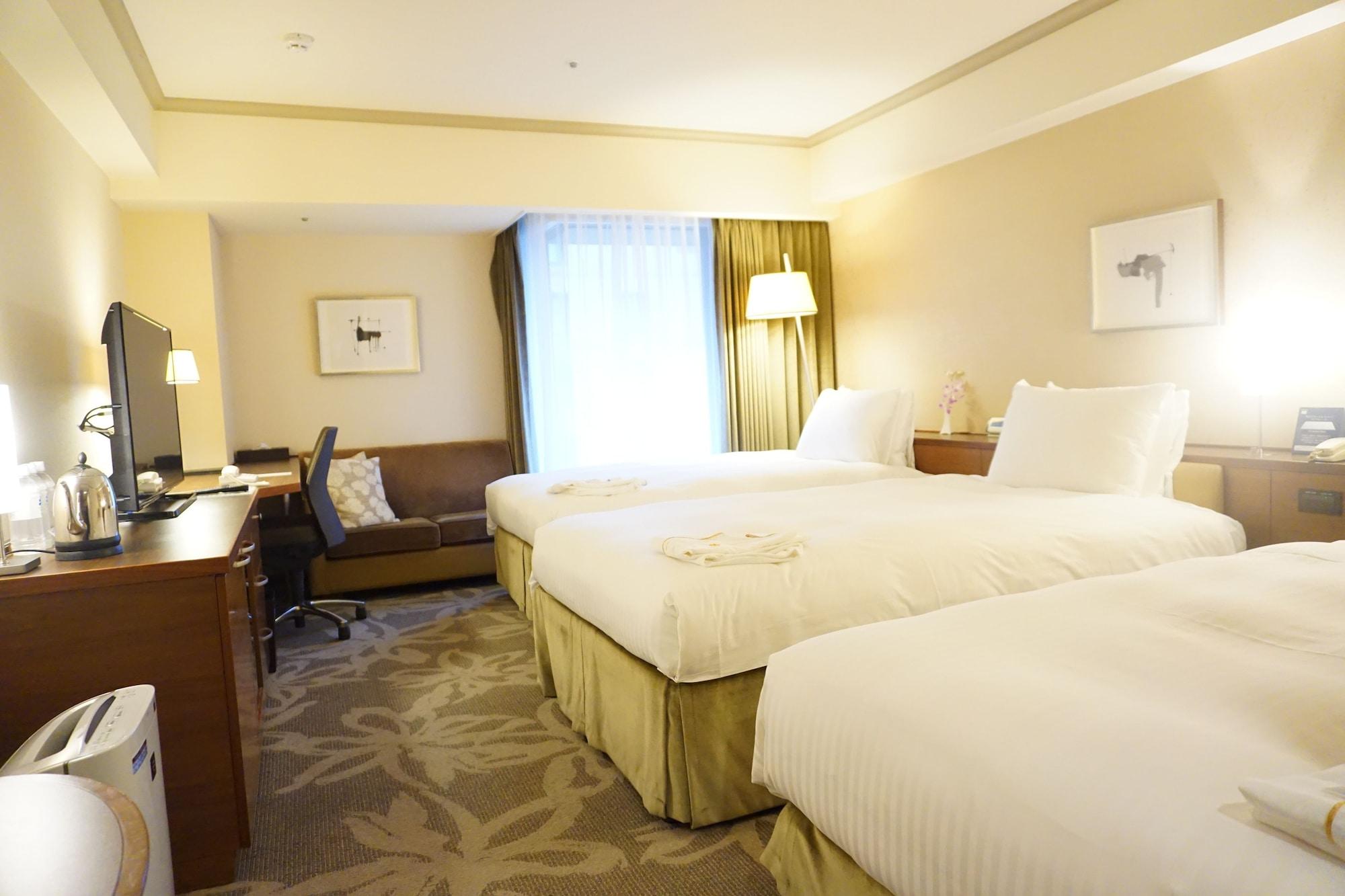 LUXURY TRIPLE ROOM