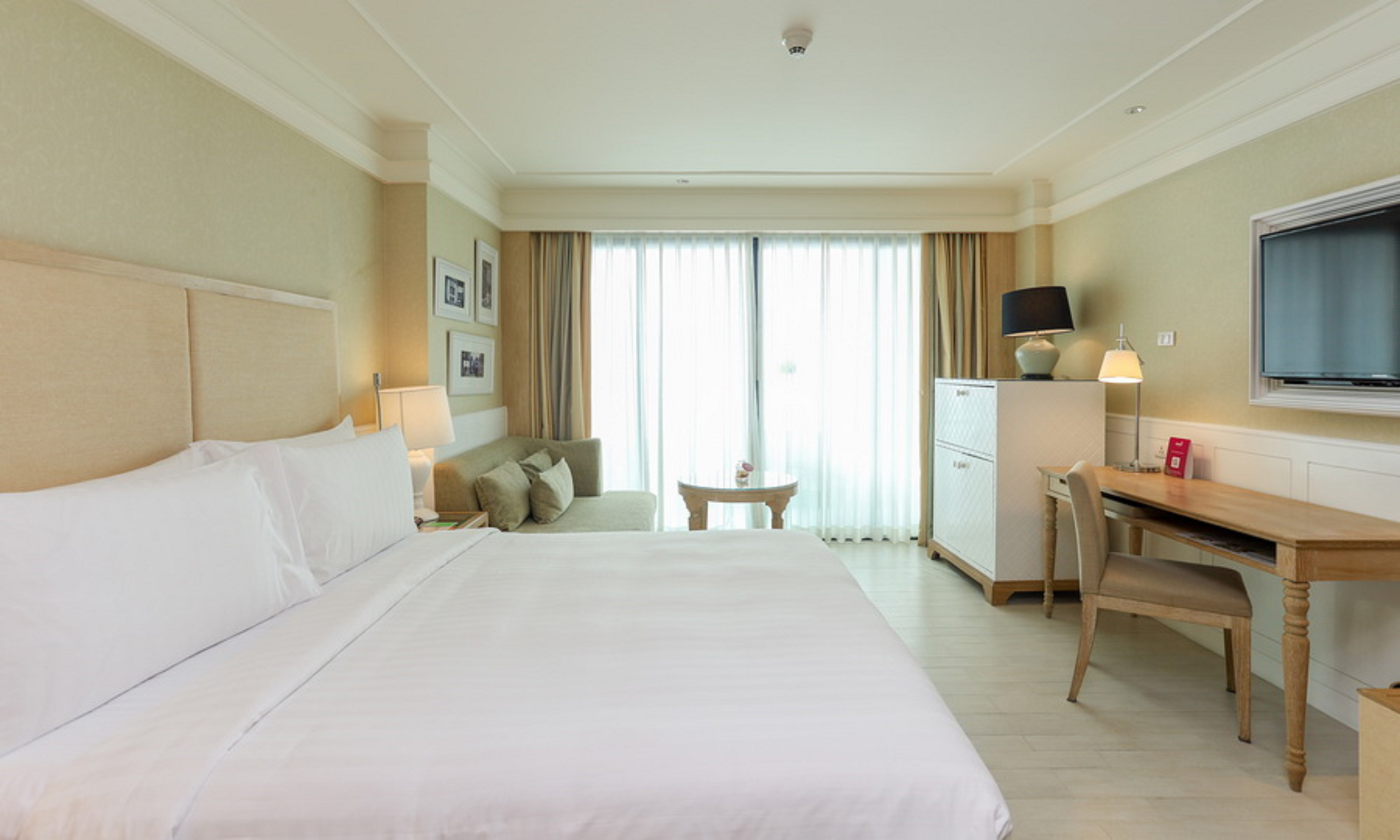 Deluxe, Double or Twin Bed, Hill Side