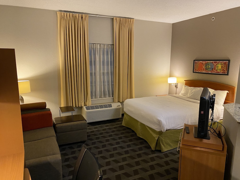 MainStay Suites Middleburg Heights Cleveland Airport 6/42