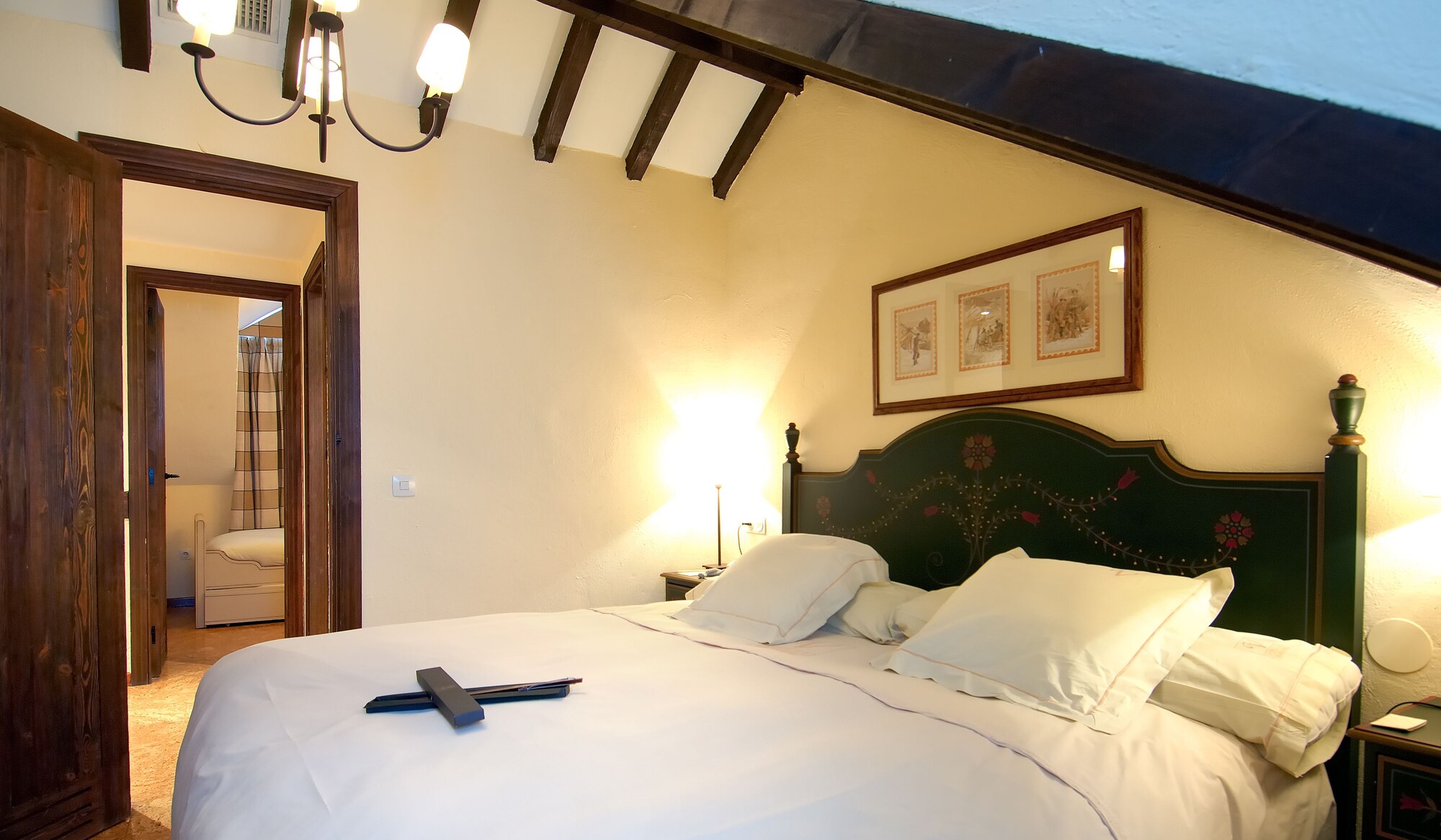Grand, Family, Suite, 2 Double and Twin Beds, Mountain View