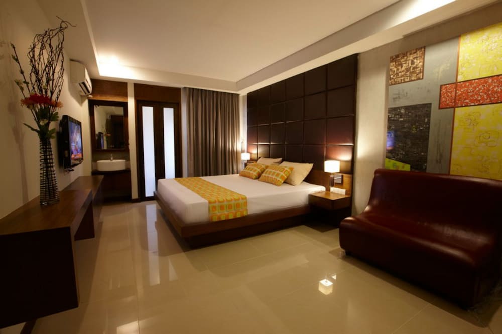 Collection O The Bangkok Cha Cha Suite 33/56