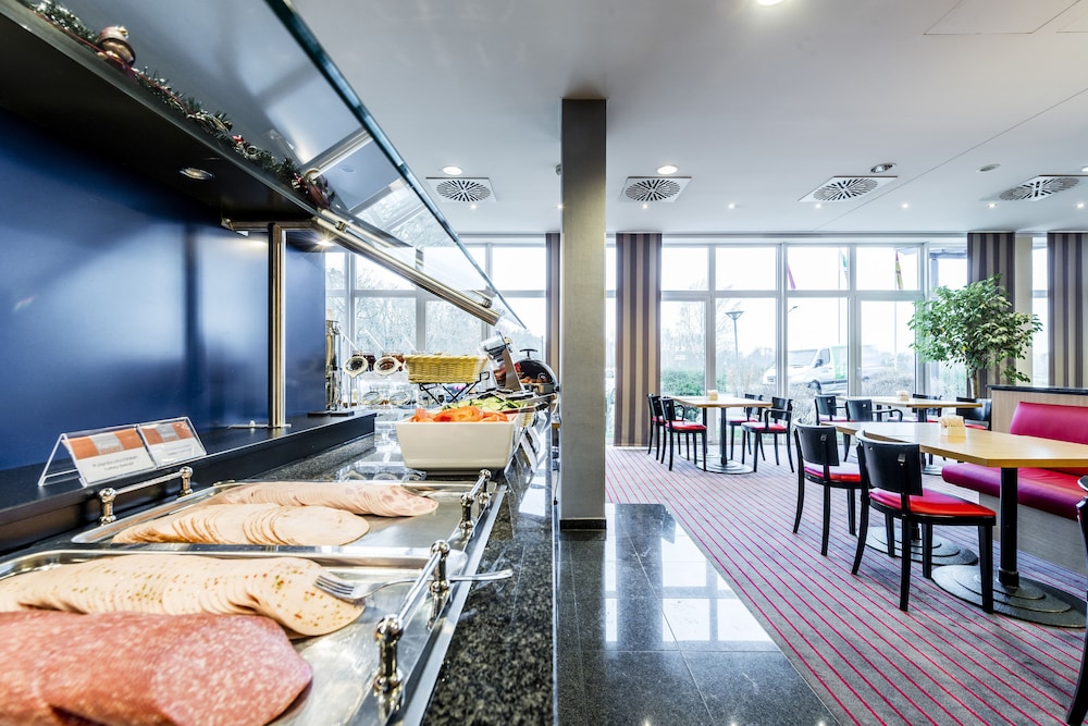 HOLIDAY INN EXPRESS FRANKFURT AIRPORT 35/58