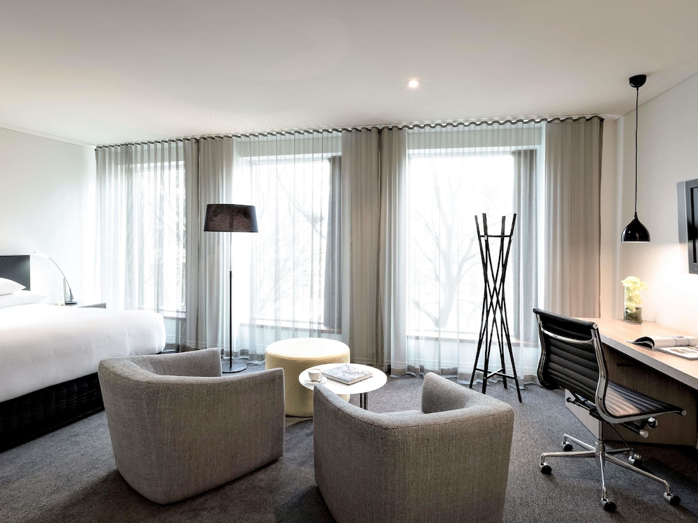 The Como Melbourne 53/74