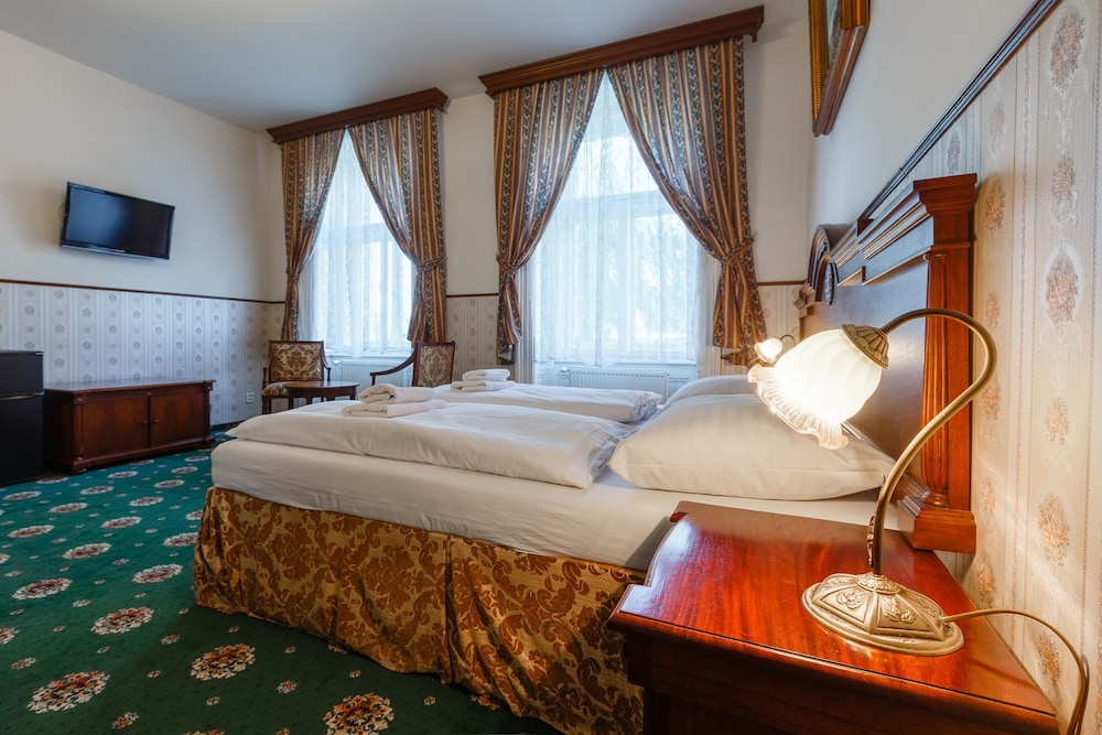 DELUXE, TRIPLE, 3 BEDS