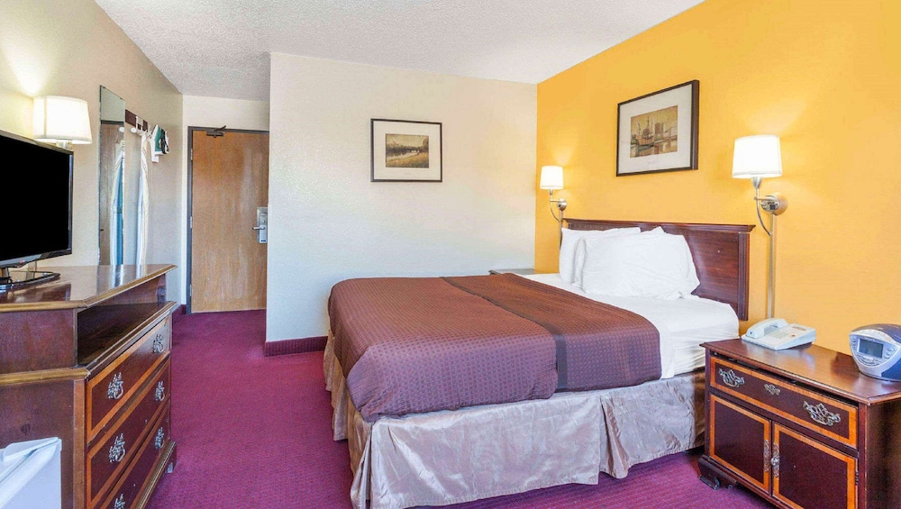 Magnuson Hotel Fort Wayne North Coliseum 24/63