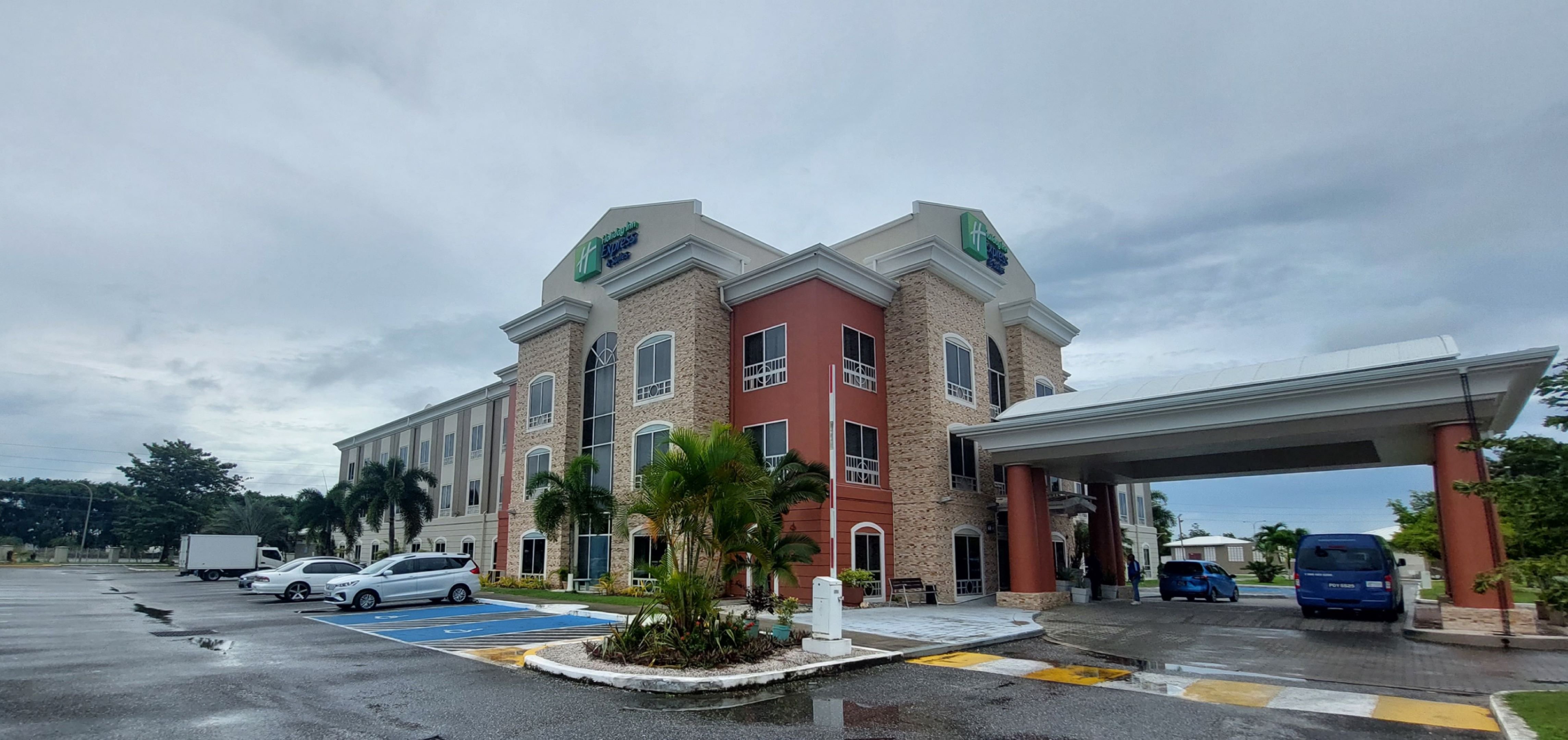 Holiday Inn Express Hotel and Suites Trincity Trinidad Airport 29/34