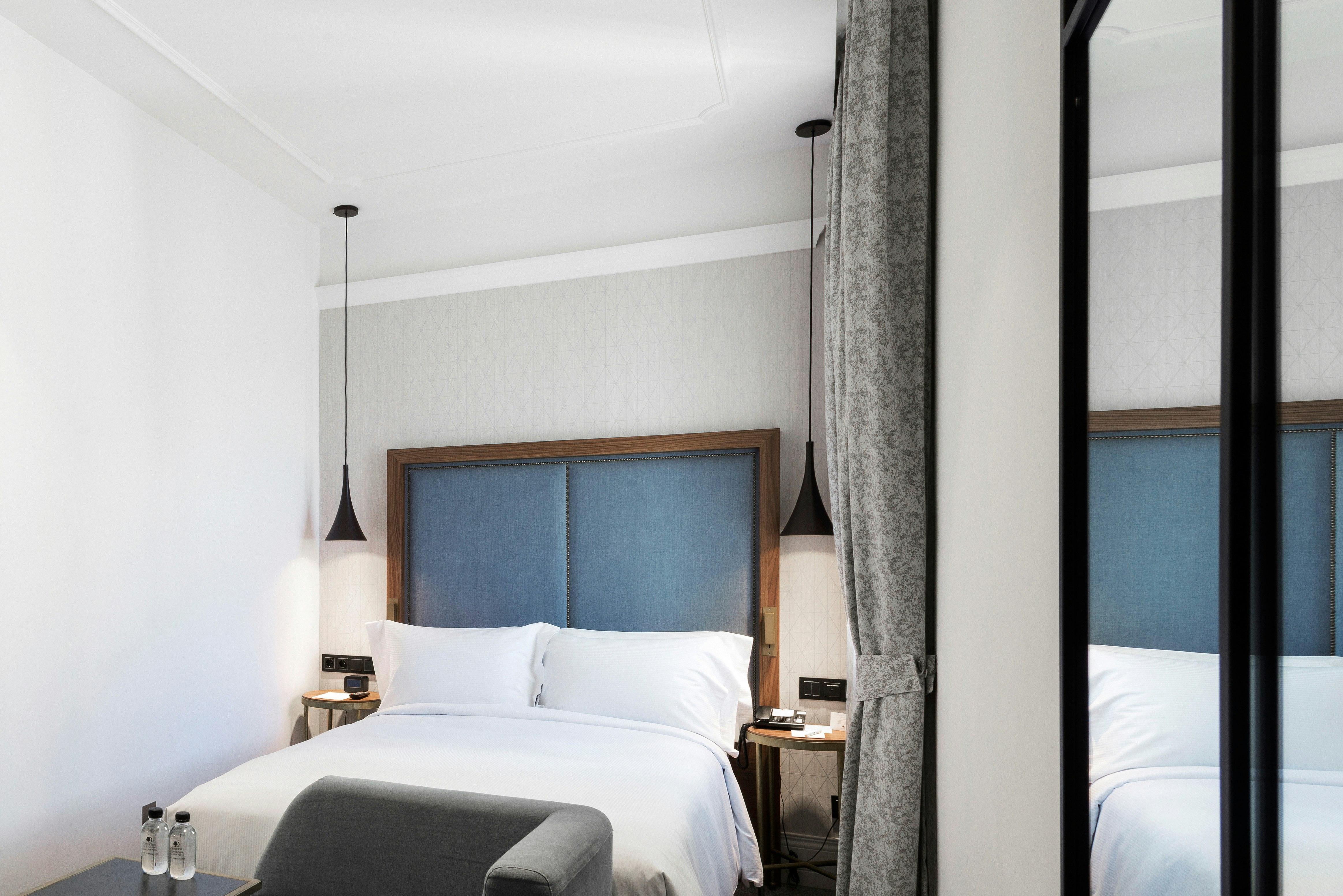 ROOM, DOUBLE BED