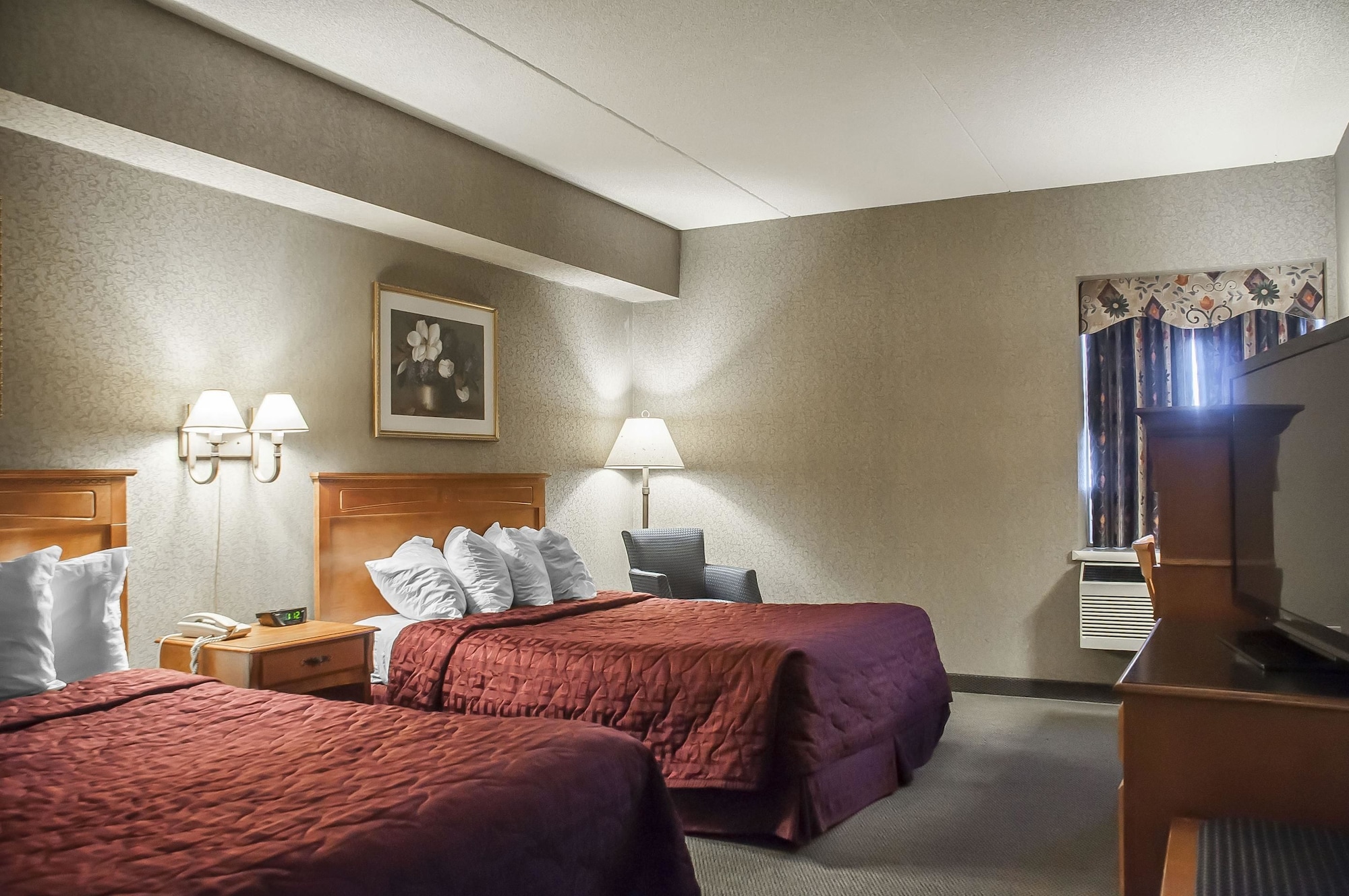 STANDARD, 2 QUEEN BEDS