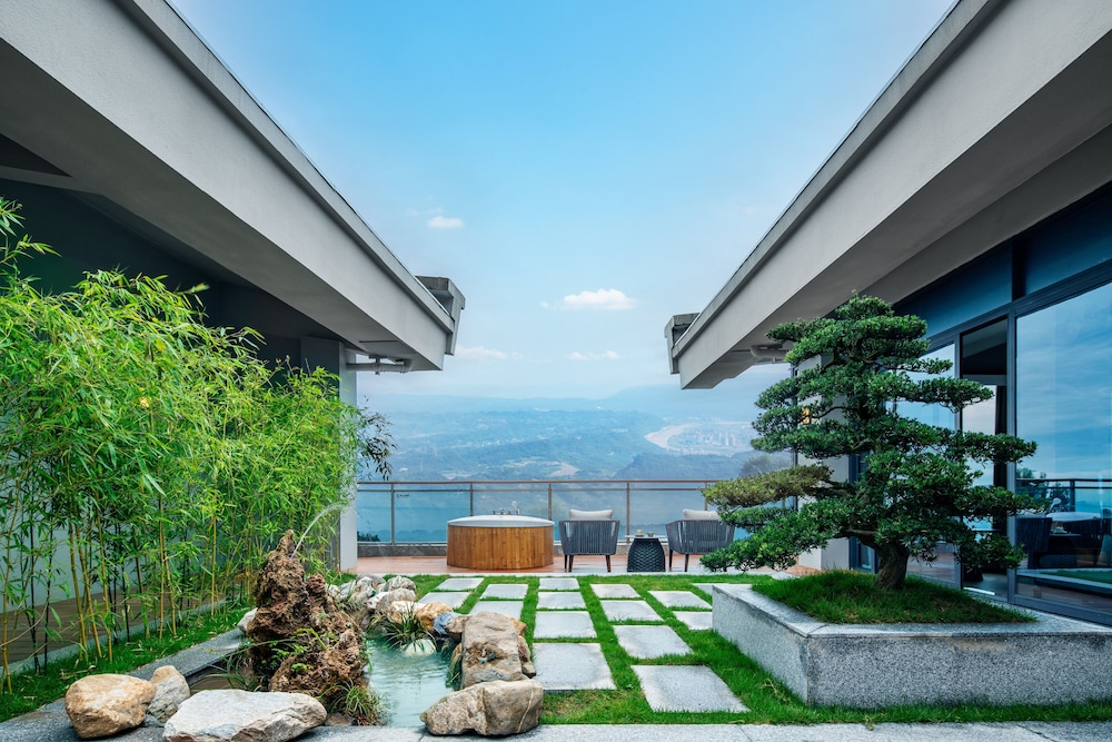 Holiday Inn Resort Mengding Mountain 36/71